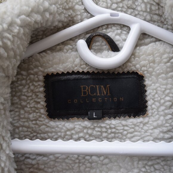 Vintage Leather Bomber Jacket with Sherpa Lining - Picture 8 of 10